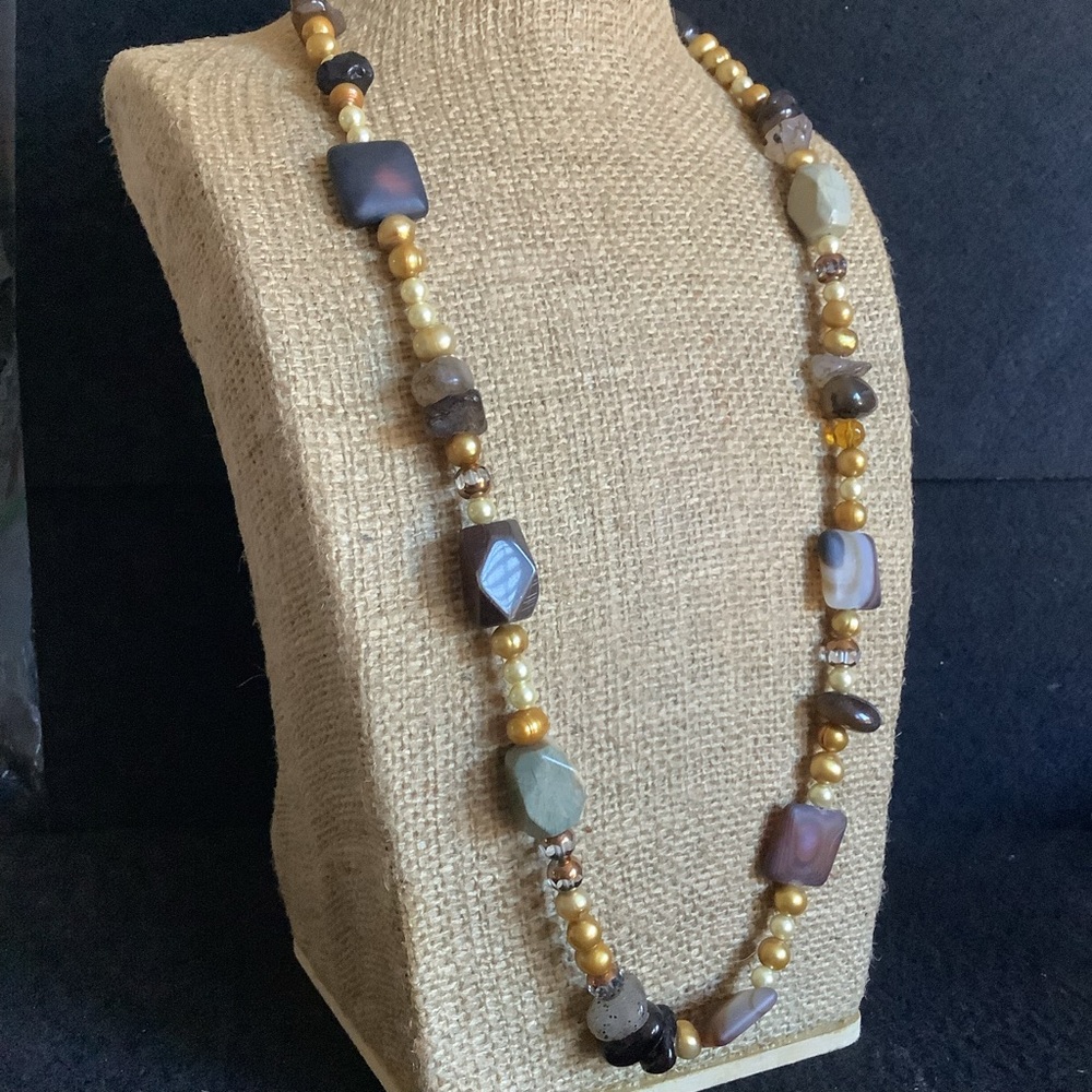 Genuine freshwater pearl & quartz necklace. - Picture 3 of 9